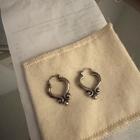 James  avery Elegant Silver Heart Earrings - Picture 1 of 1